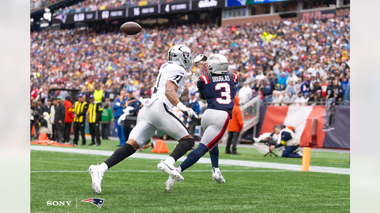 Patriots vs Raiders Week 1 action