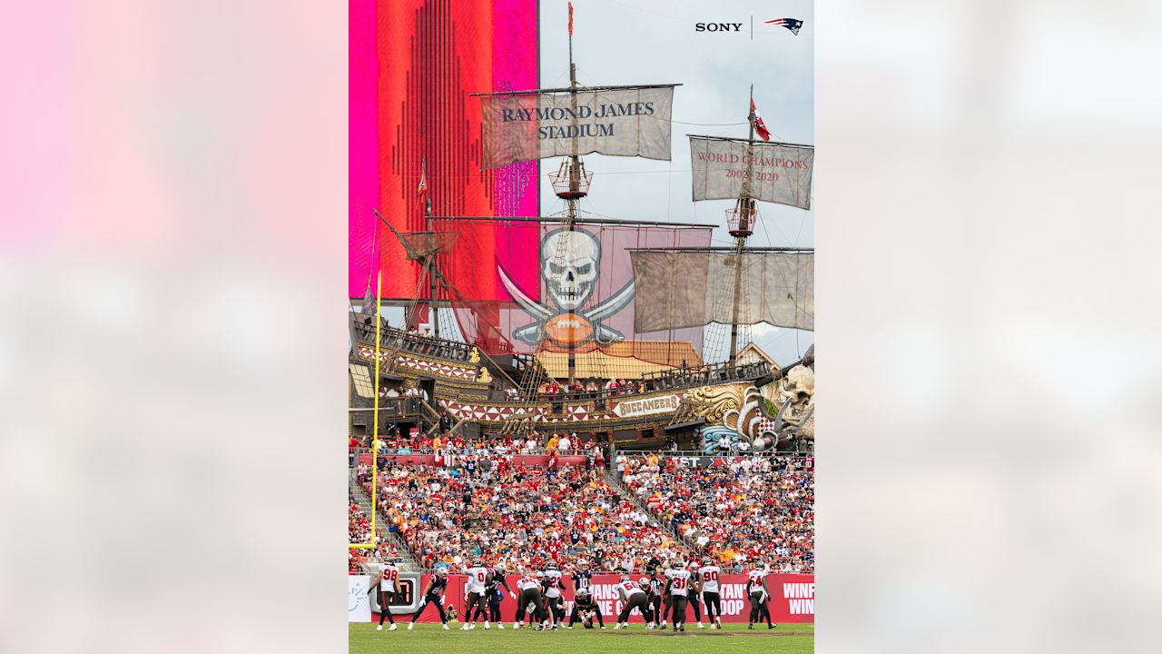 Patriots vs Buccaneers Week 10 action