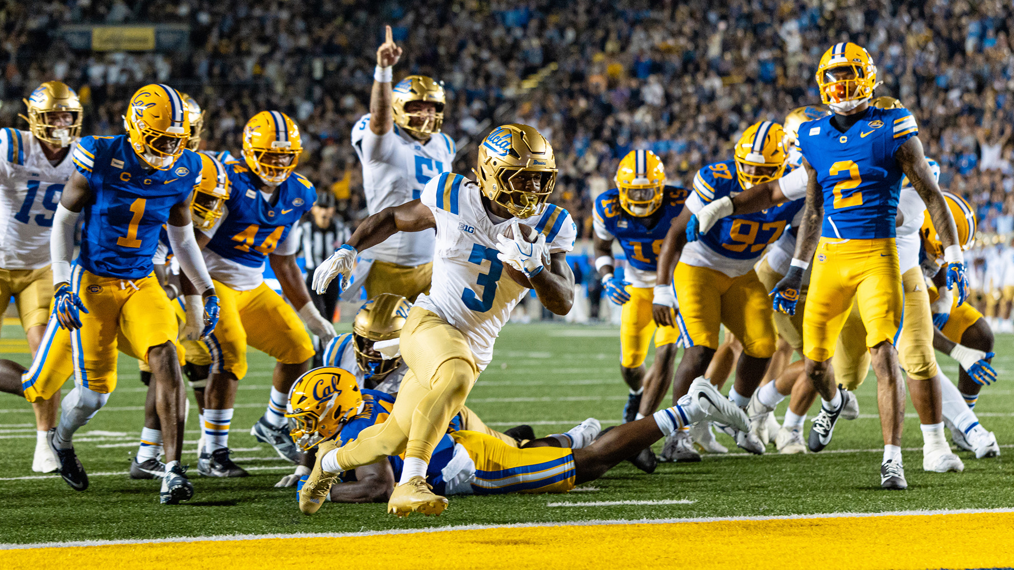 UCLA running back Wayne Knight in the season opener against California